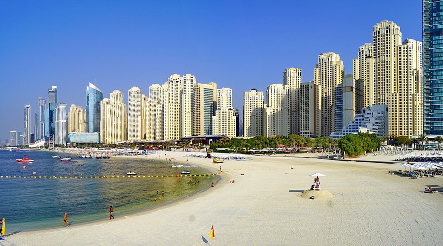 Пляж JBR в Дубае — широкий берег и чистая вода